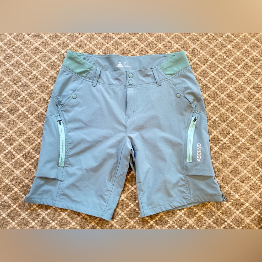 Women’s Ascend board shorts. Waterproof material. Size 8